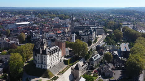 Schloss-Pau-Terrassengärten-Boulevard-Des-Pyrénées-Altes-Historisches-Frankreich-Sonnig